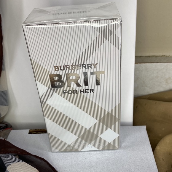 Women Burberry Brit EDT Perfume💞🌸🔥NEW🔥Sealed🔥HUGE🔥3.3 OZ/Great Gift Idea🎁 - Picture 7 of 8